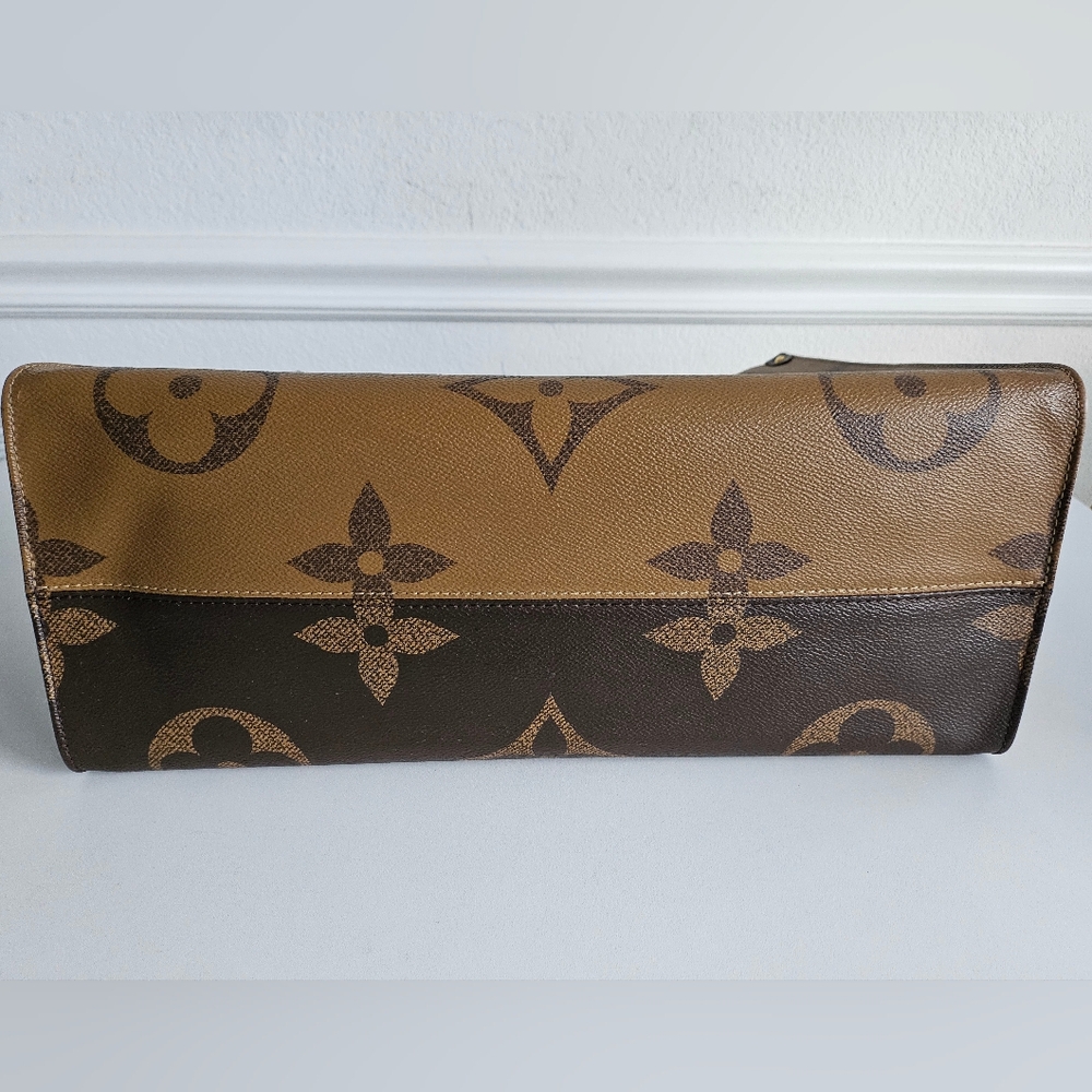 Louis Vuitton Reverse Monogram Onthego GM - Picture 6 of 13